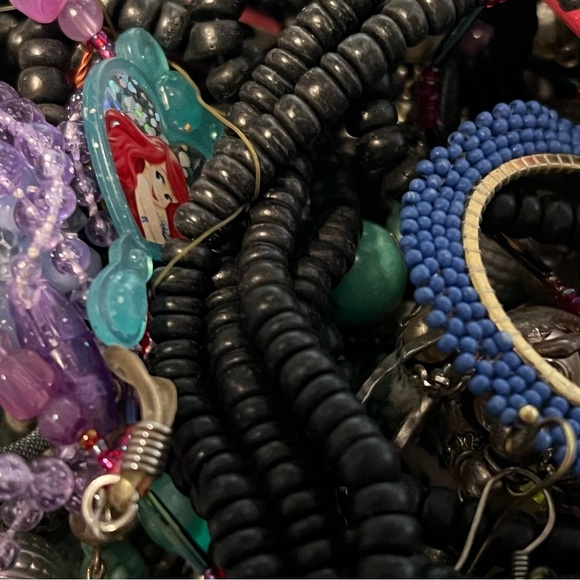 Scrap Jewelry grab bag, 2.5lbs - Picture 4 of 8